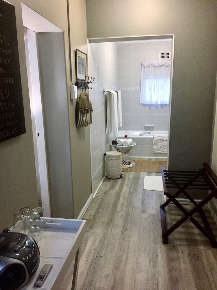 Room (King) photo 3