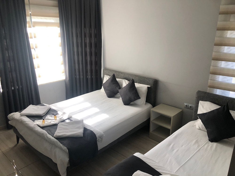 Standard Triple Room - Photo 1