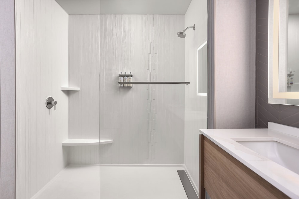 Studio Suite, 2 Queen Beds, Kitchen (Walk-In Shower)