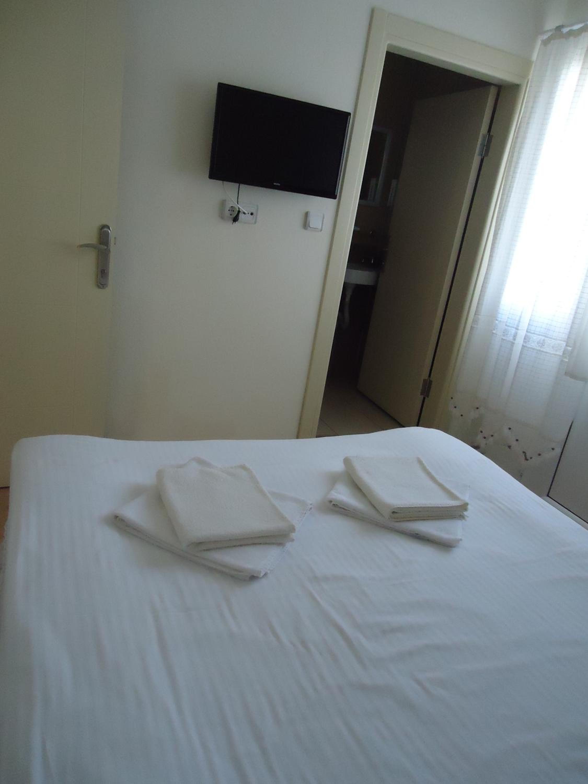 Standard Double or Twin Room photo 2