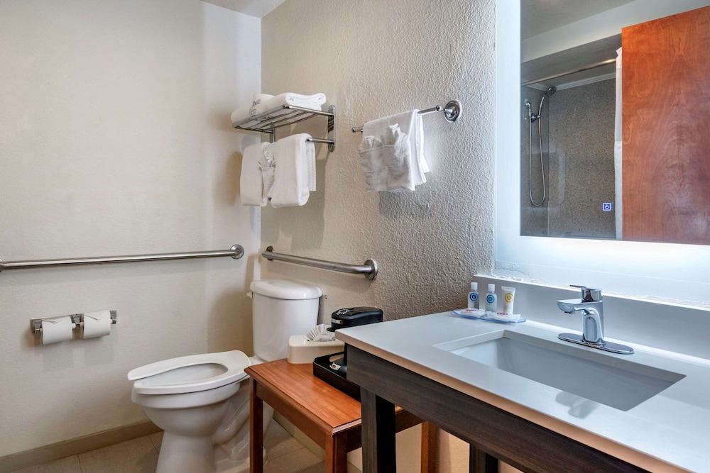 Suite, Multiple Beds, Non Smoking - Photo 4