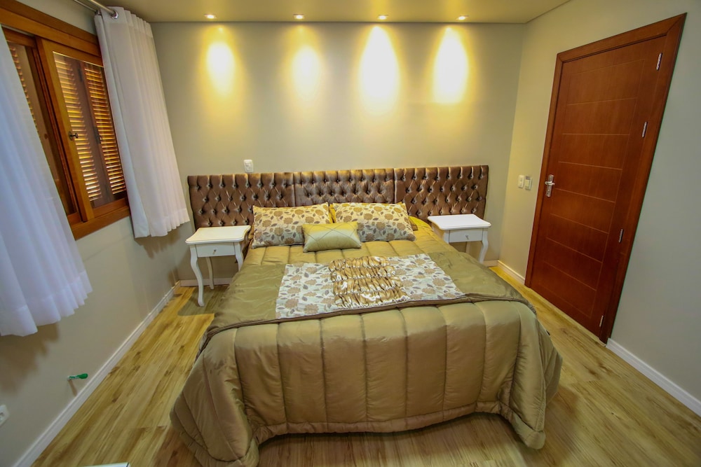 Luxury Suite, 1 Queen Bed, Non Smoking photo 3