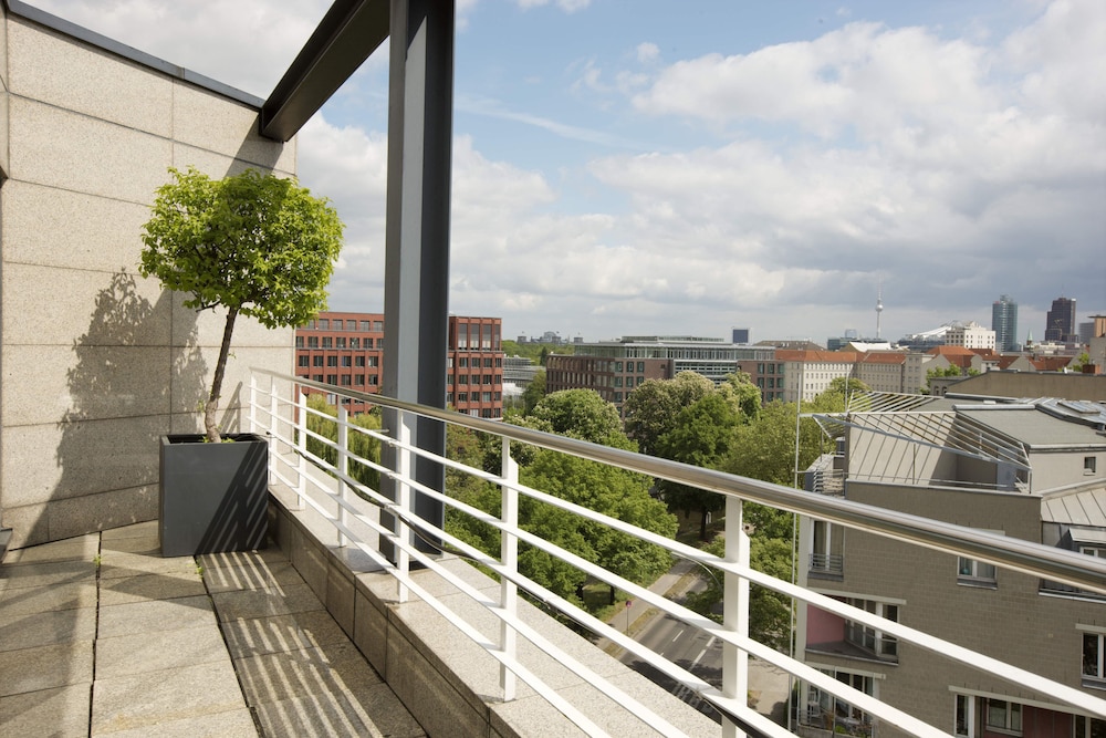 Panoramic Suite, 1 Bedroom, Balcony thumbnail 5