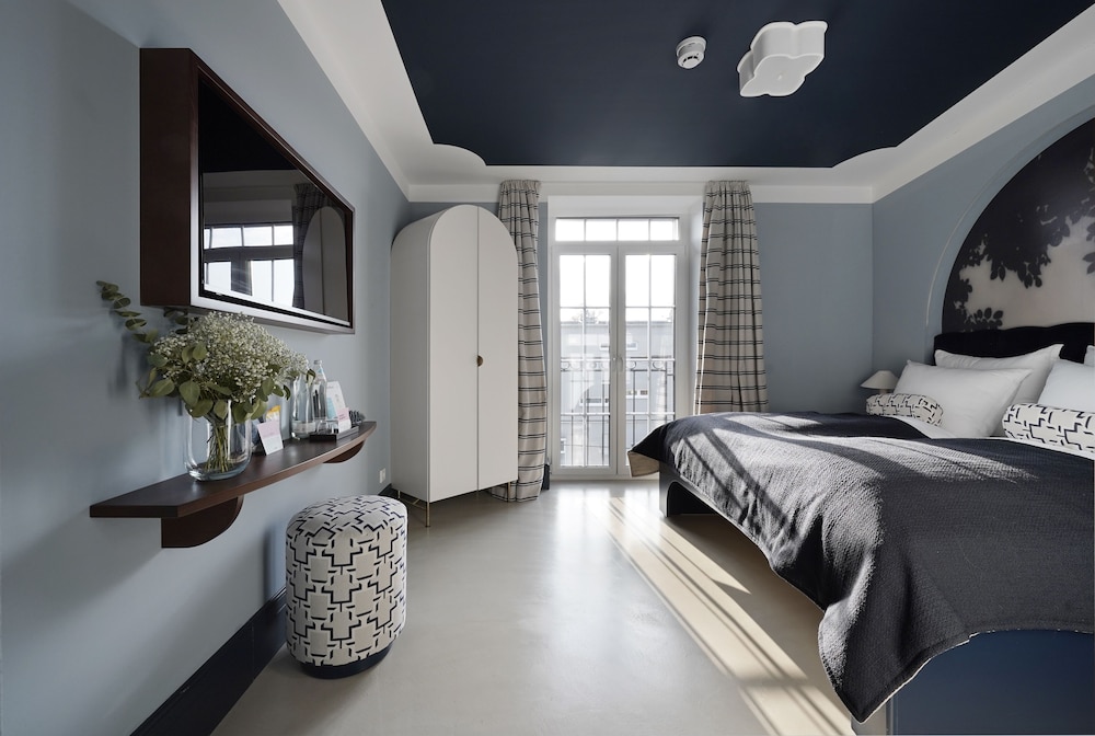 Medium Room - Photo 2