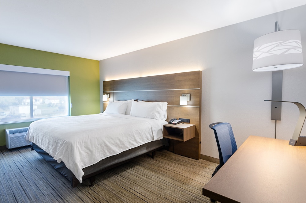 Standard Room, 1 King Bed, Accessible (Comms Accessible. Roll-In Shower) - Photo 1