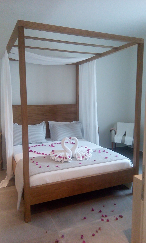 Luxury Suite, 1 Bedroom, Terrace, Partial Sea View photo 2