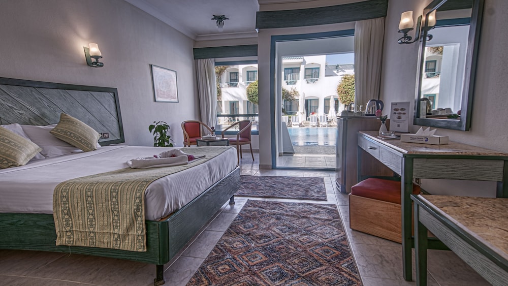 Premium Single Room, Pool View