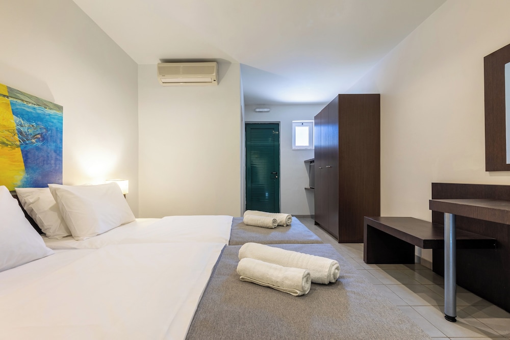 Standard Room with Garden View - Photo 16