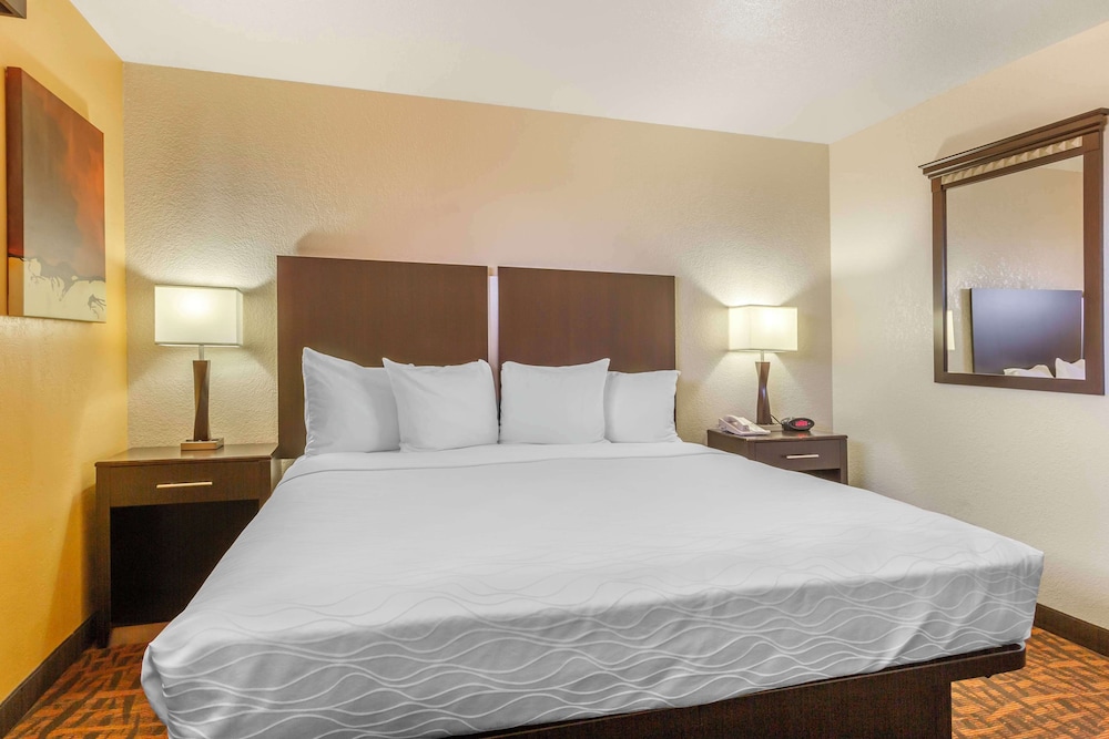 Suite, Multiple Beds, Non Smoking - Photo 4