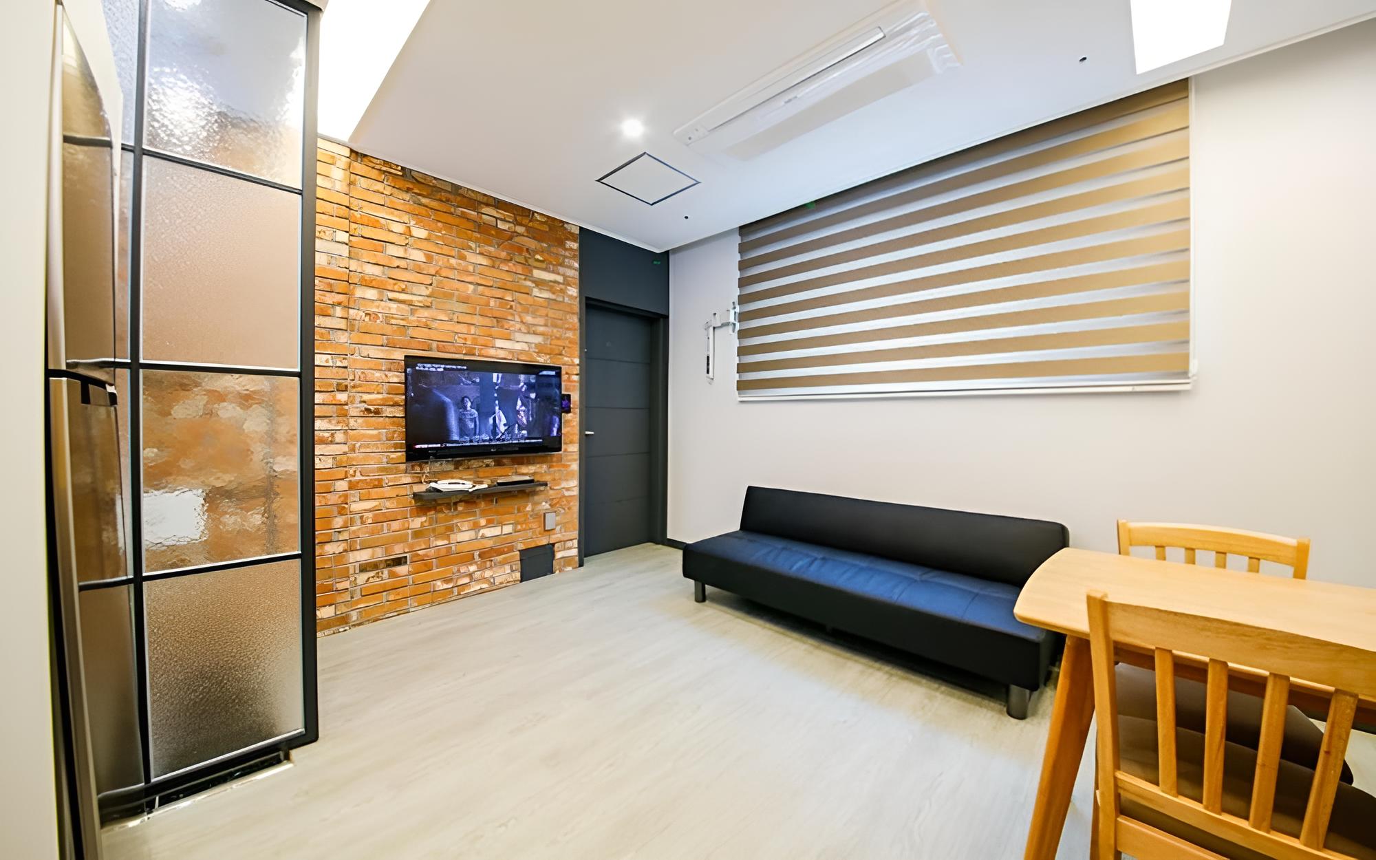 Room (Semi-Suite room 303 (Ondol room))