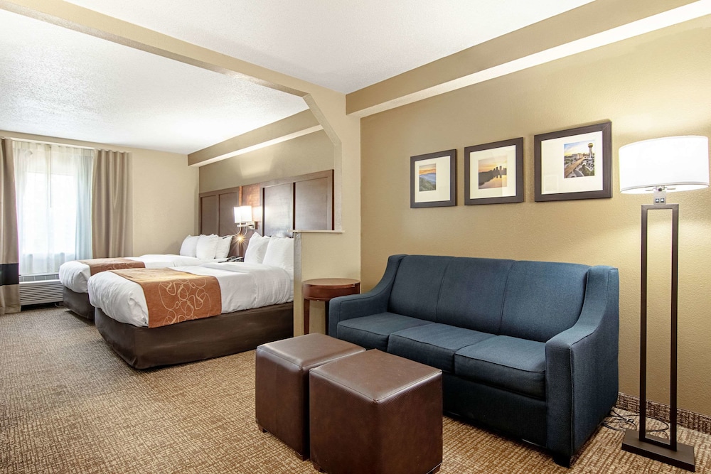 Suite, Multiple Beds, Non Smoking - Photo 4