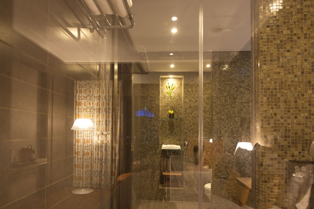 Superior Room, Located Between The Second And The Fifth Floor thumbnail 5