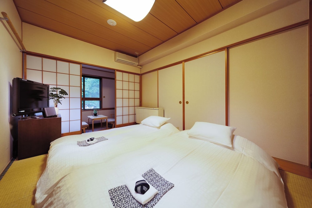 Room (Western-Japanese Room)