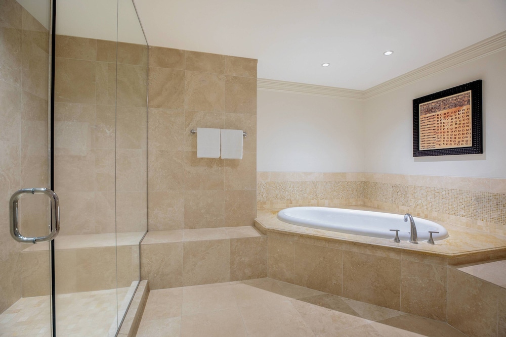 Royal Pacific Suite, 2 Bedrooms, Club Lounge Access, Oceanfront