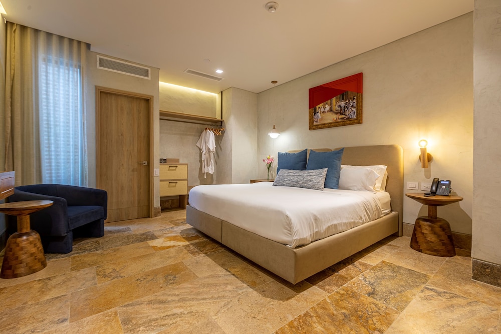 Grand Room, 1 King Bed