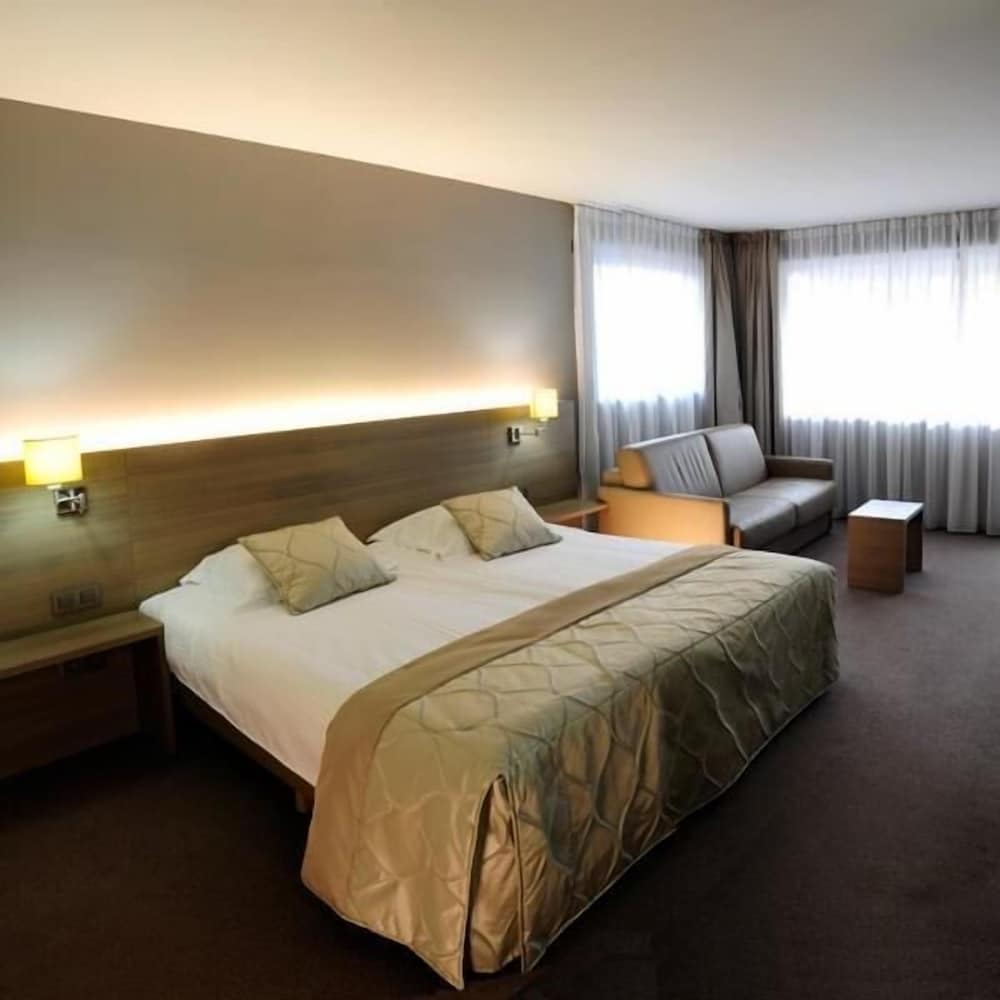 Deluxe Twin Room, Partial Sea View photo 1