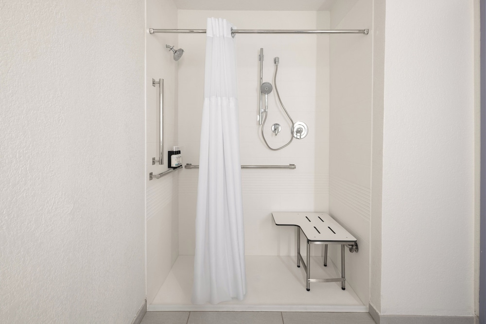 Standard Room, 1 King Bed, Mobility Accessible (Communications)