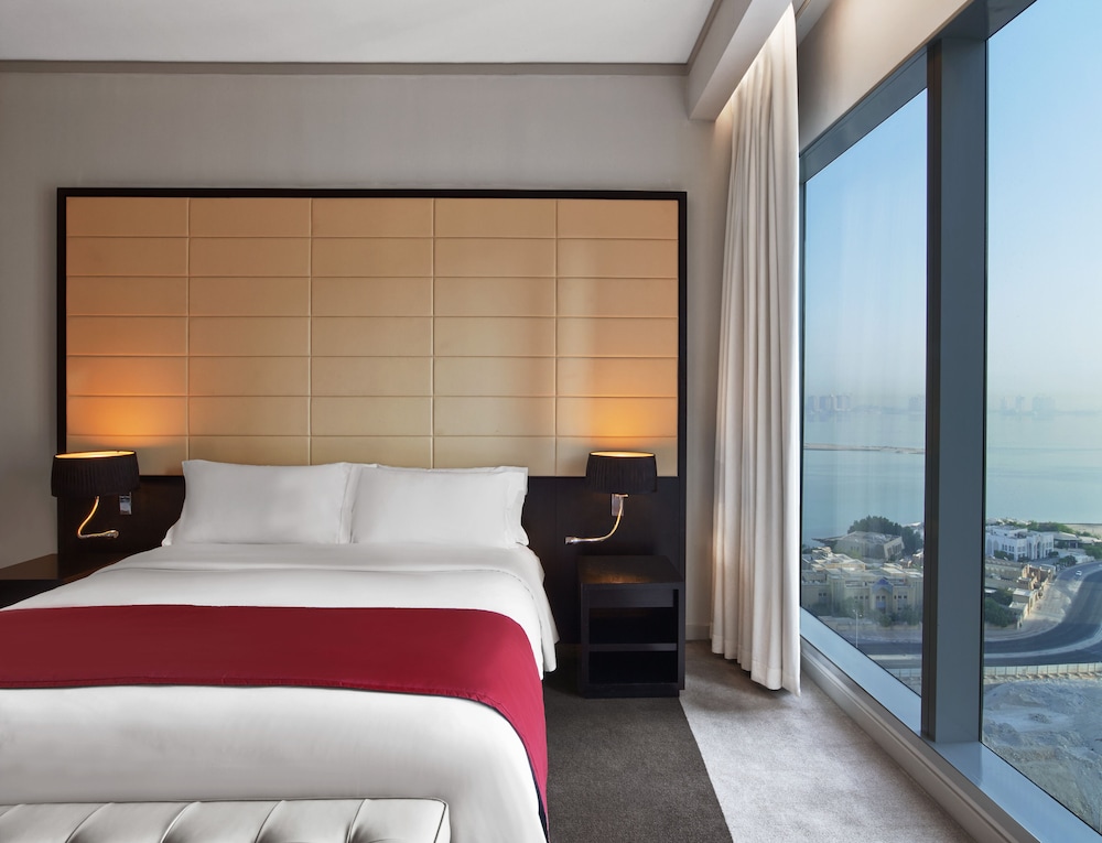 Suite, 1 Bedroom - Photo 2