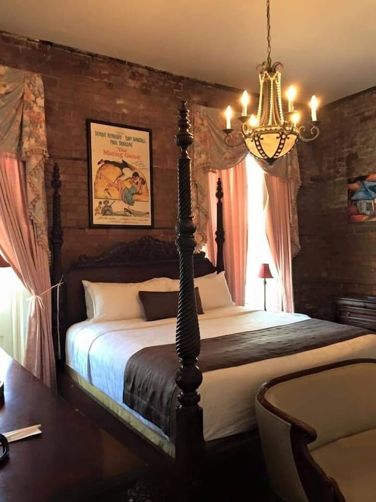 Honeymoon Single Room, 1 King Bed, Balcony, City View