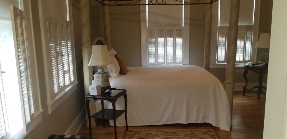 Deluxe 2 Bedroom Suite, Non-Smoking, Kitchen (Room 25)