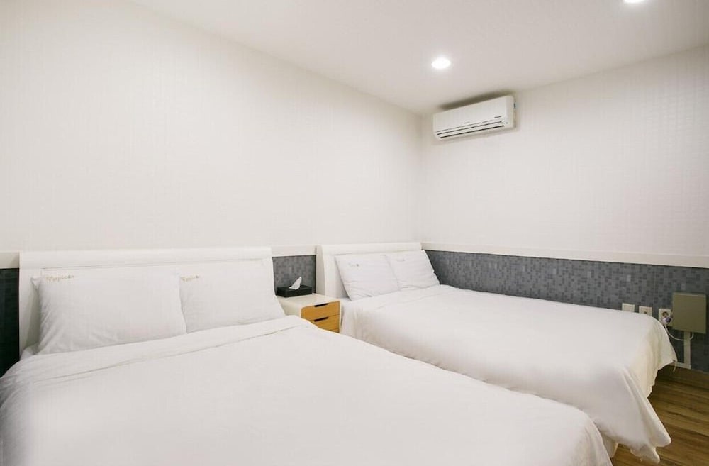 Suite (Gray) photo 2
