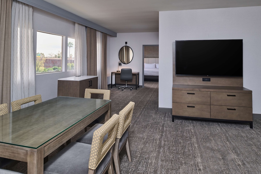 Suite, 1 Bedroom (1 King Bed) photo 2