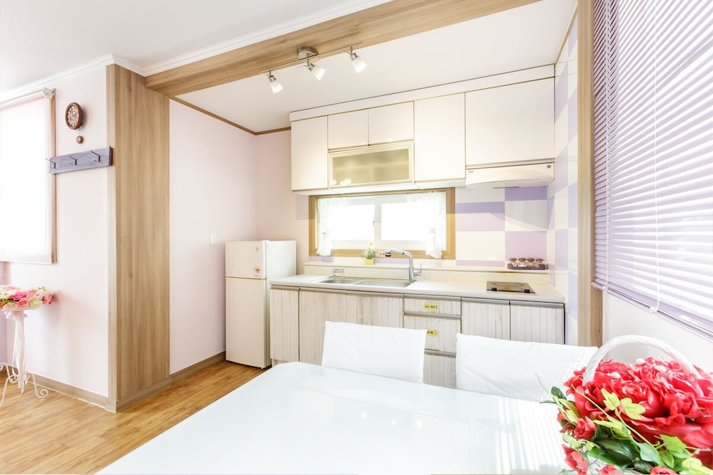 Condo (Amethyst, Max 2 People) photo 2