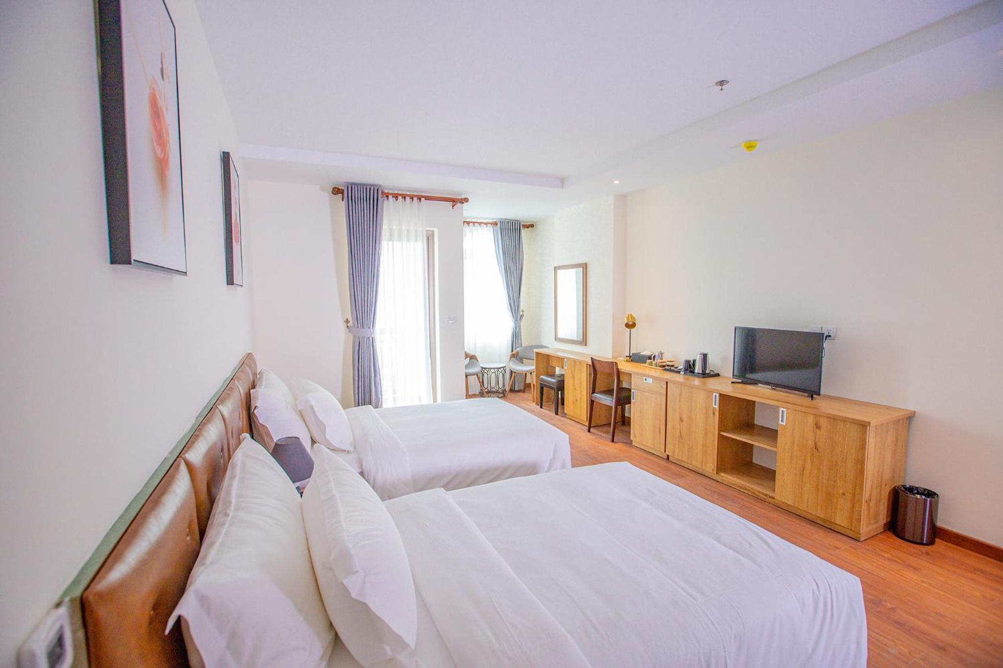 Deluxe Twin Room with Sea View photo 2