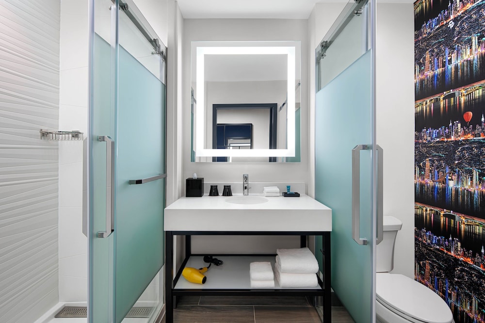 aloft, Room, 1 King Bed - Photo 4