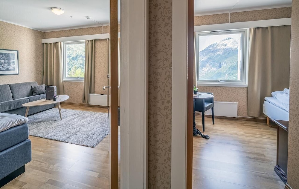 Superior Double Room, 1 King Bed, Sea View photo 2