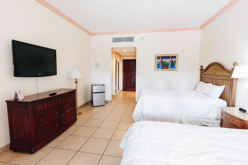 Standard Room, 2 Queen Beds, Ocean View photo 3
