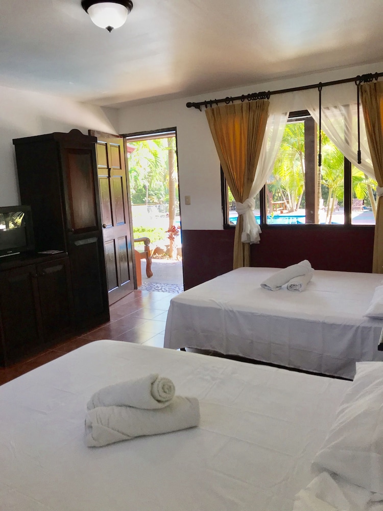 Standard Room, 2 Double Beds photo 2