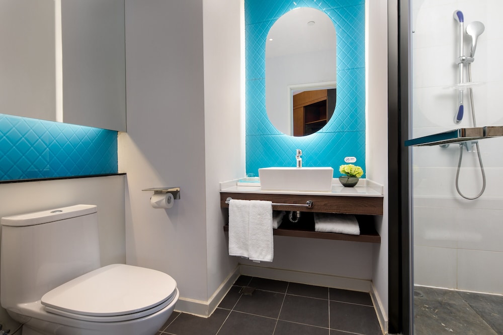 Junior Suite, 3 Twin Beds - Photo 11