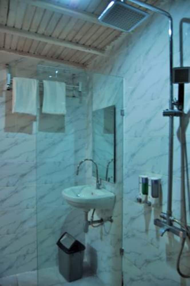 Deluxe Bungalow - Photo 16
