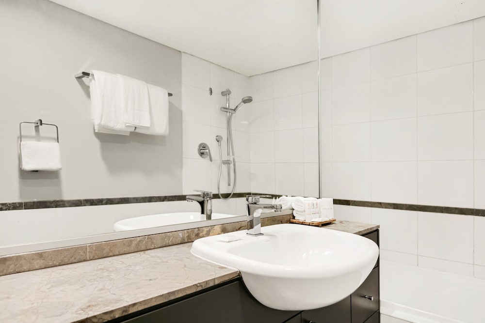 Open Plan Family Suite - Photo 9