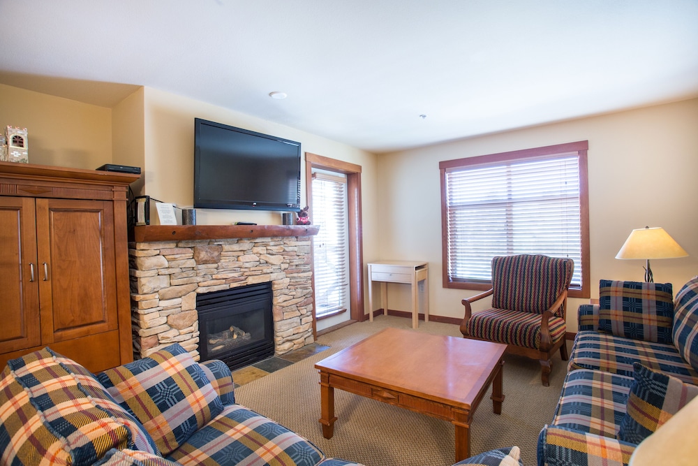 One-Bedroom Condo With Den