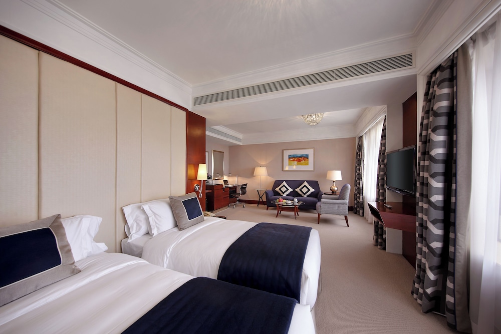 Deluxe Suite with Lounge Access photo 1