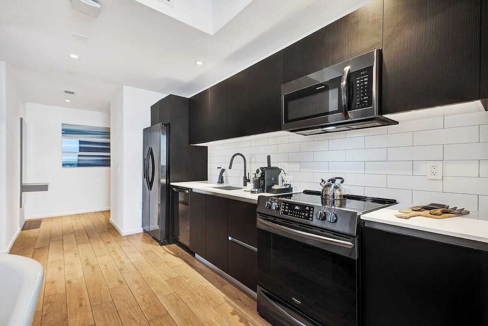Classic Condo (Elser 2811) photo 1