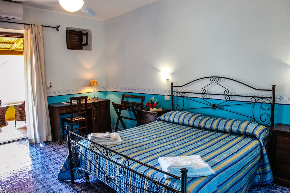 Double or Twin Room, Terrace, Pool View photo 2