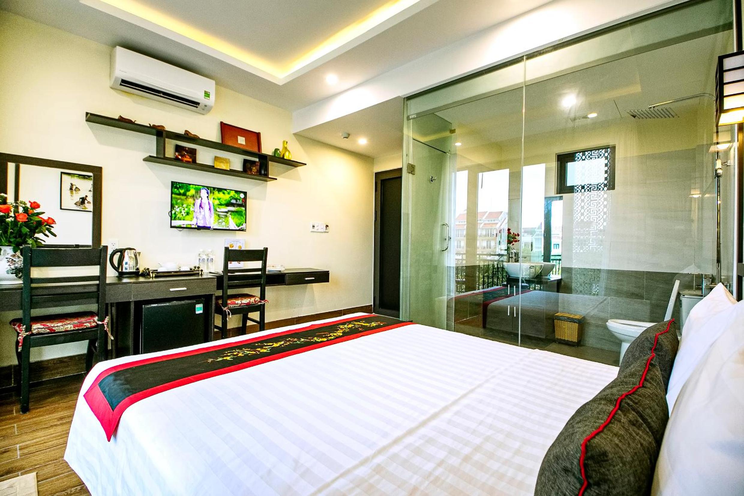 Connecting Door Balcony with River View photo 2