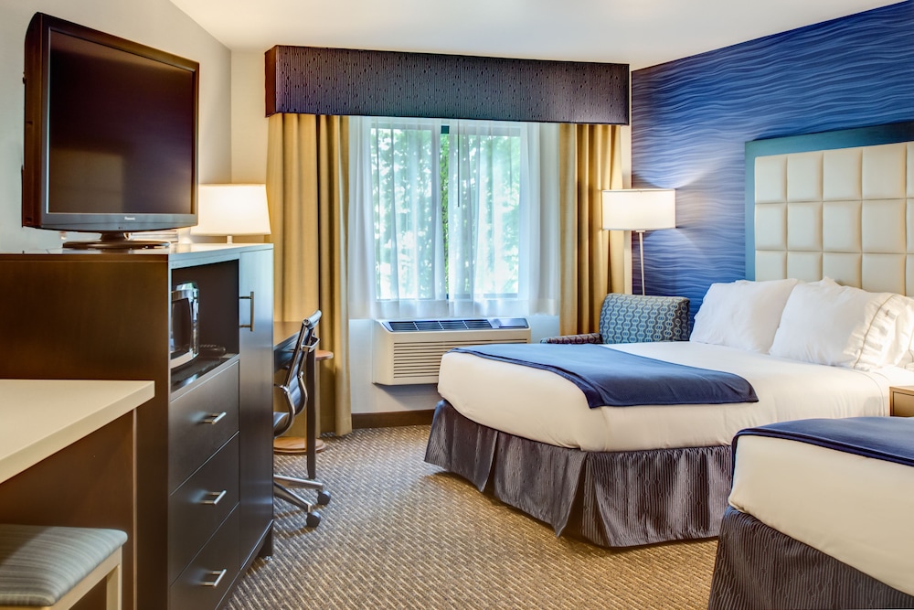 Suite, 1 King Bed - Photo 3