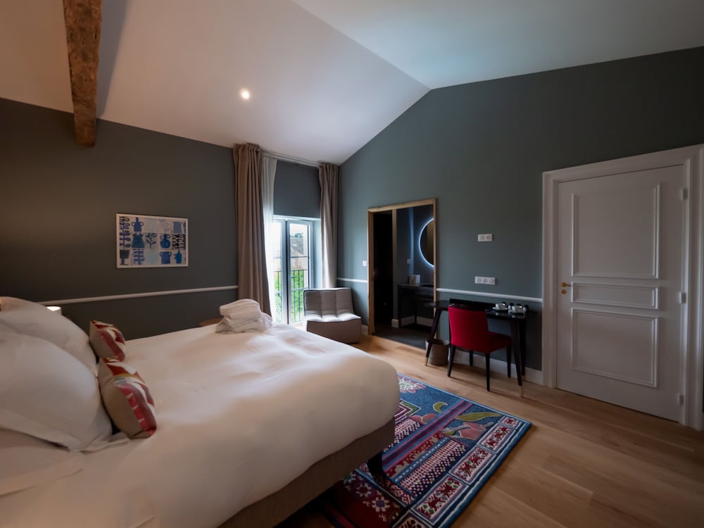 Superior Room, Pool View - Photo 5