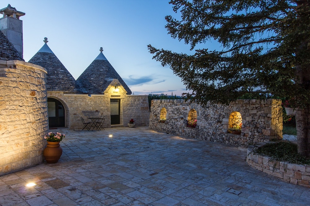 Traditional House (Trullo La Corte) photo 2