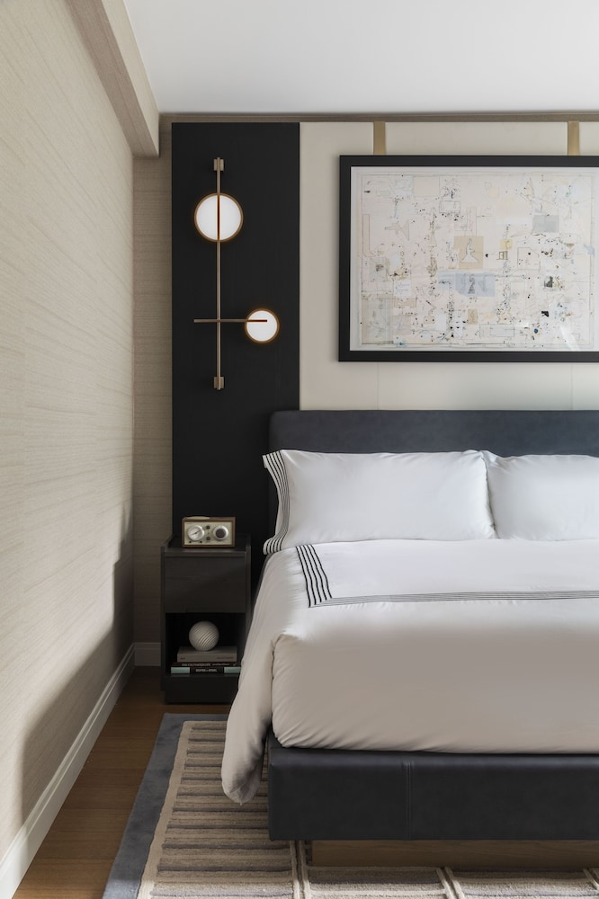 Room, 1 King Bed, Park View (High Floor Lounge) thumbnail 5
