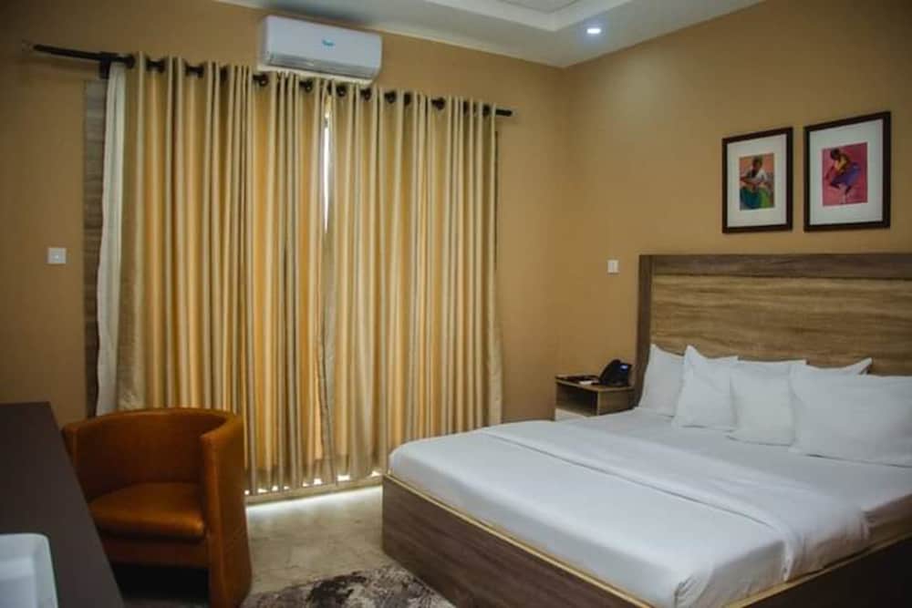 Standard Room photo 2