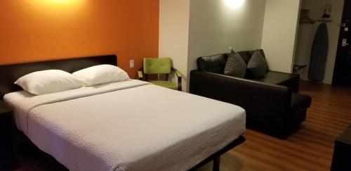 One-Bedroom Suite - Non-Smoking photo 1