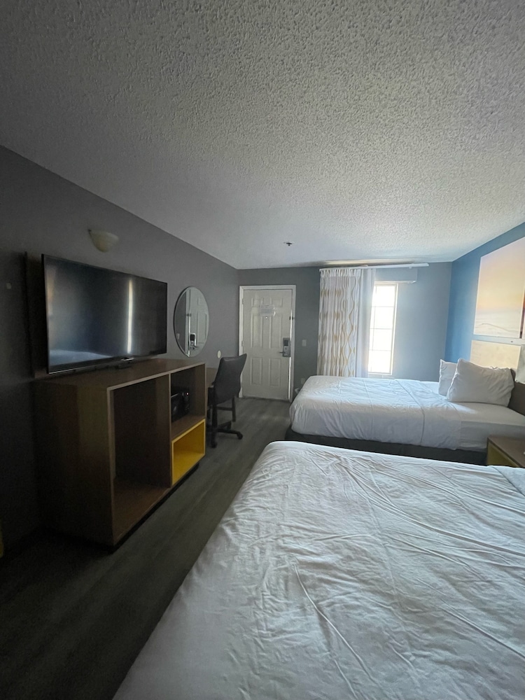 Standard Room, 2 Double Beds, Non Smoking - Photo 1