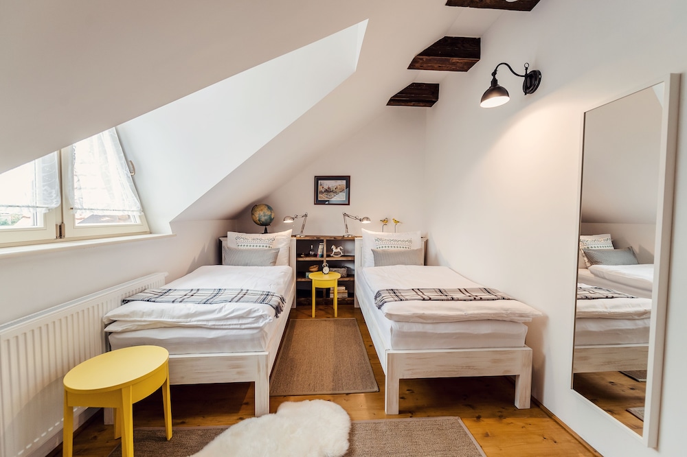 Deluxe Twin Room (4)
