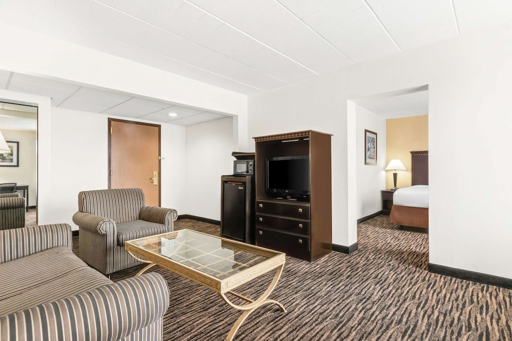 Suite, 1 King Bed, Non Smoking (with Sofabed) - Photo 1