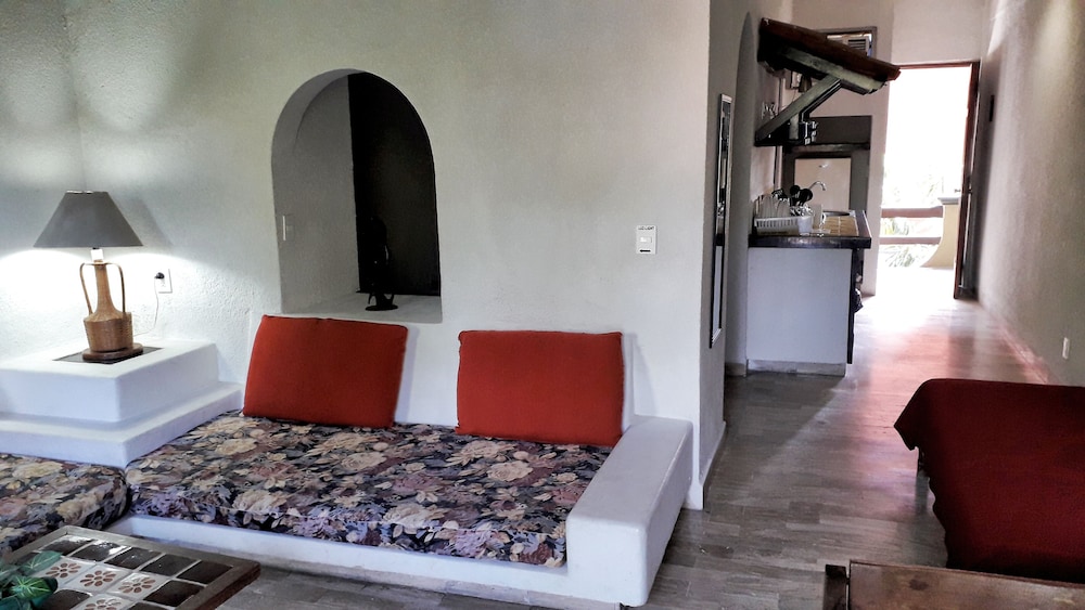 Suite G photo 3